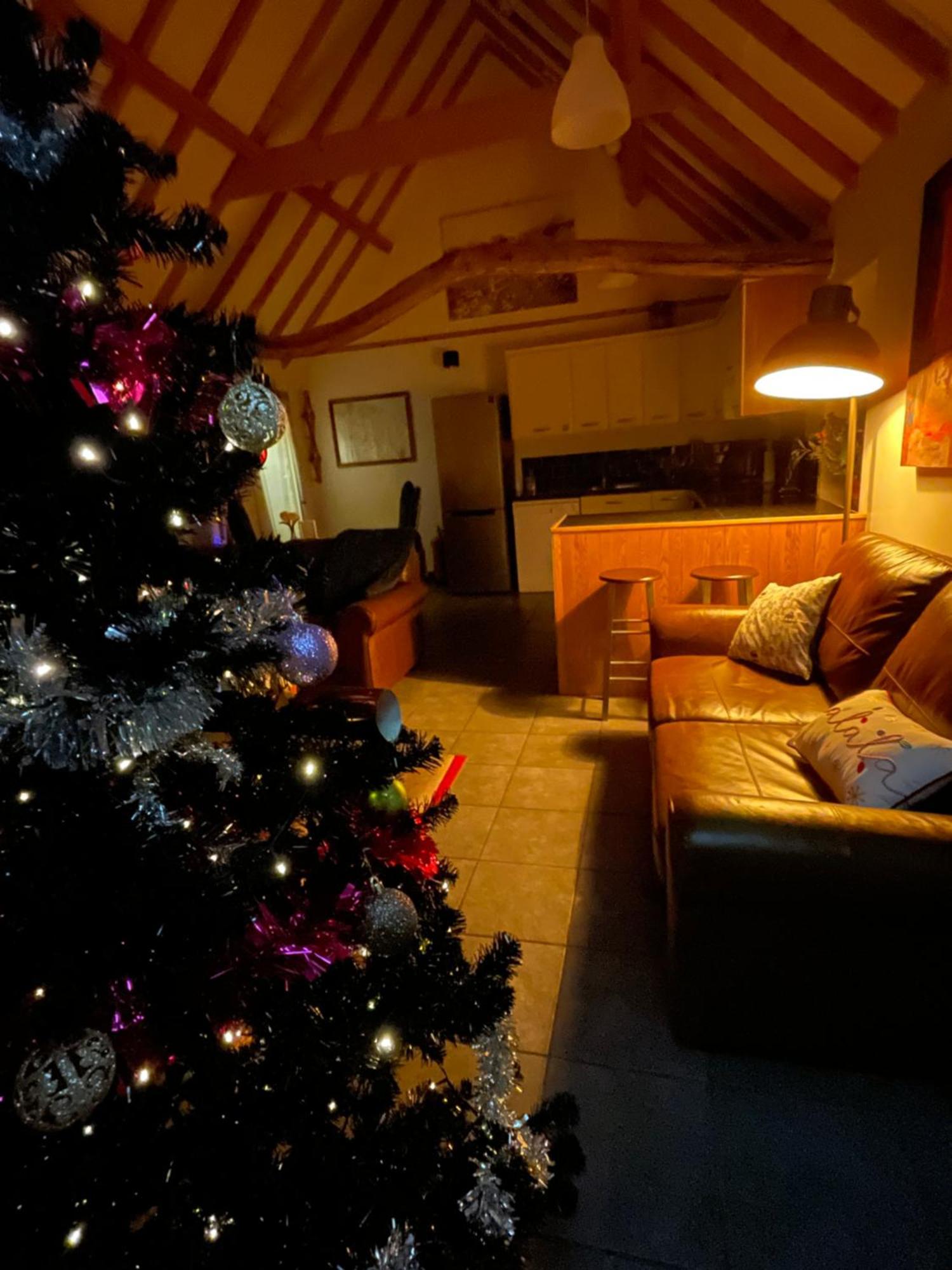 Seafret Barn Sleeps Two, North Norfolk * Roughton (Norfolk)
