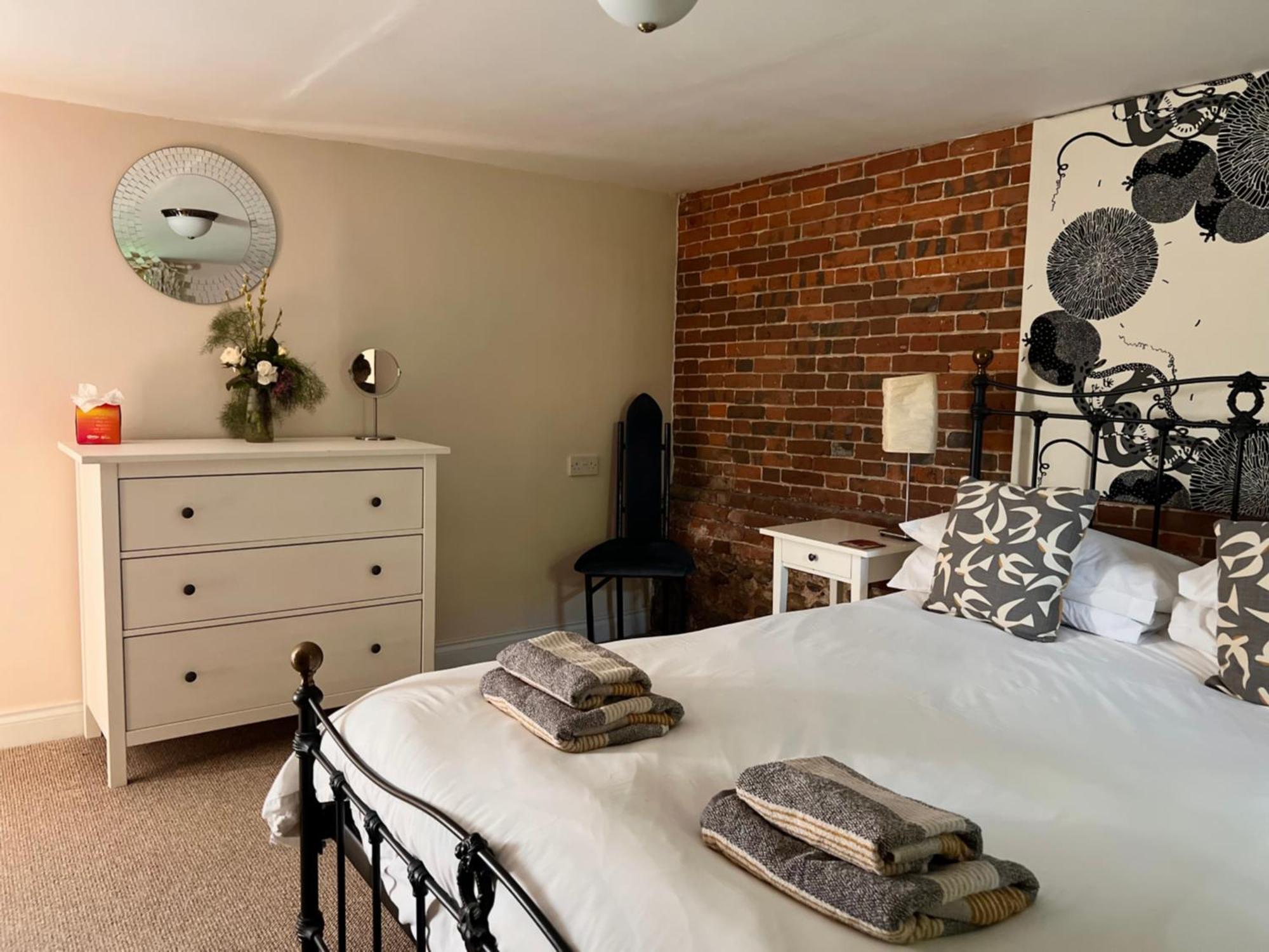 Seafret Barn Sleeps Two, North Norfolk Roughton (Norfolk)